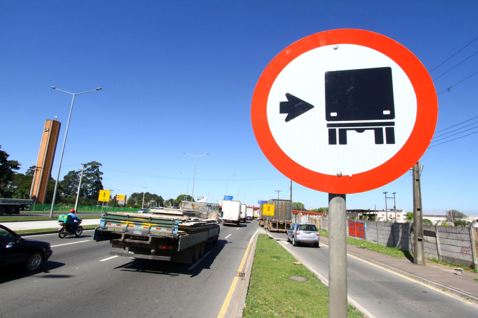 Setcemg divulga restrio a CAMINHES nos FERIADOS de 2018
