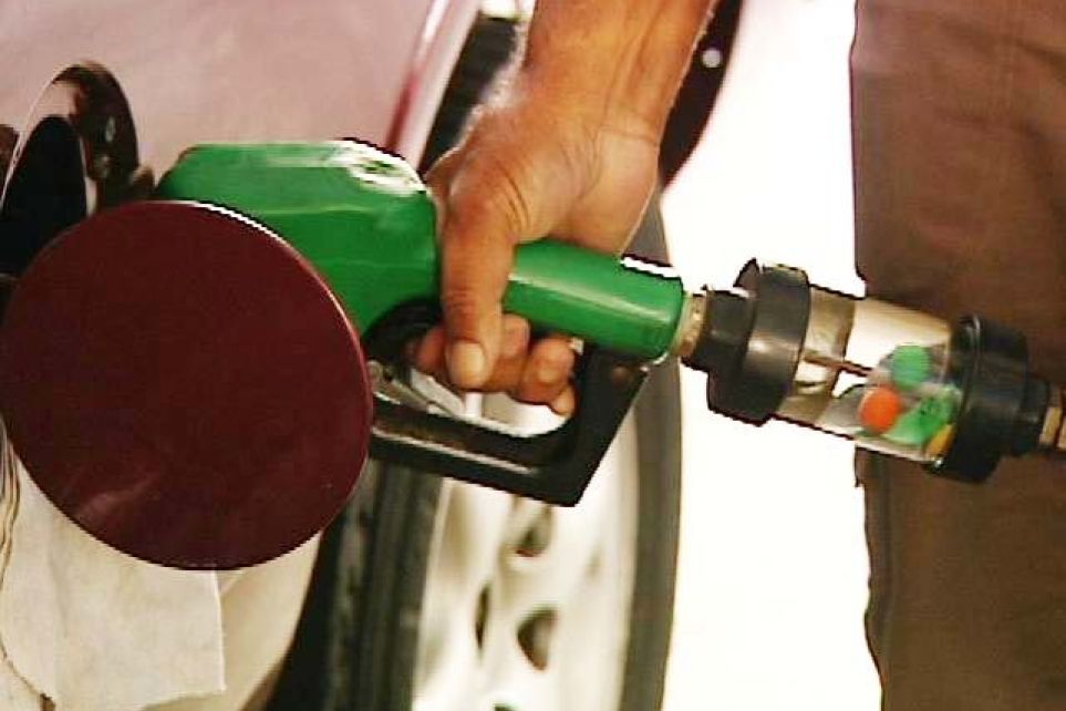 Gasolina atinge menor valor em 8 semanas nos postos do pas; diesel e etanol recuam