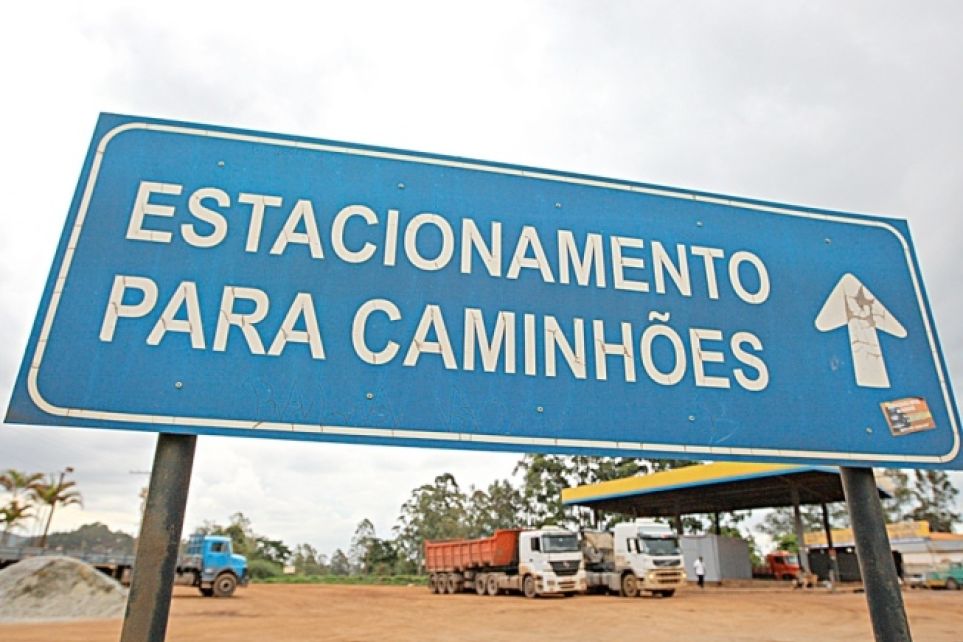 rea para caminhes no Anel Rodovirio  insuficiente