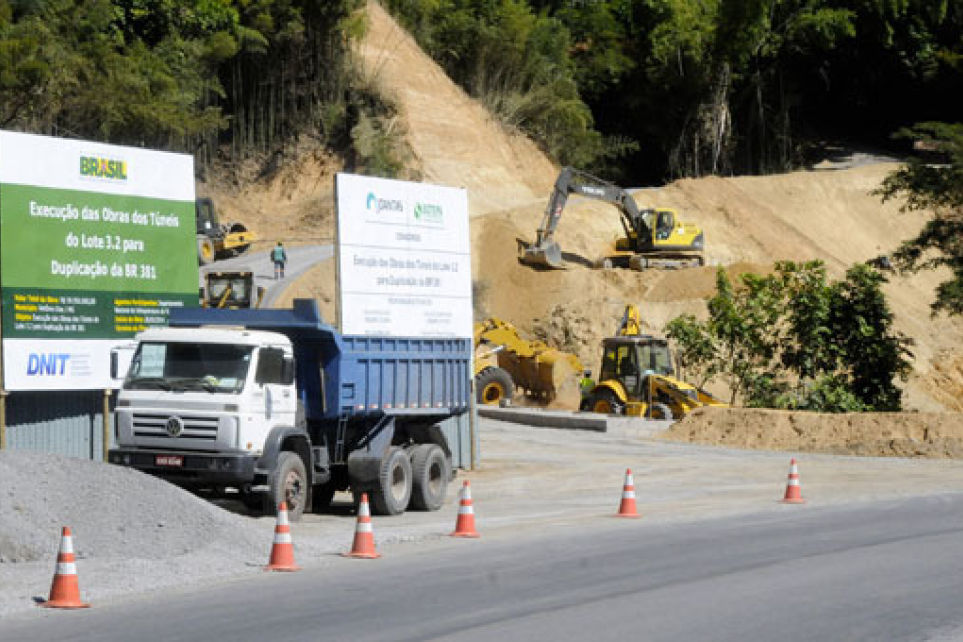 BR-381  parcialmente interrompido para obras