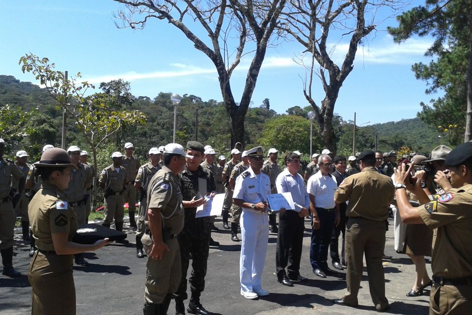 Diretor do Sest Senat de Juiz de Fora recebe homenagem da Polcia Militar