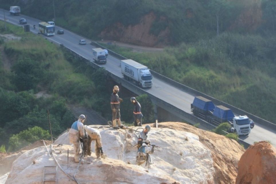 Mais de 770 km em obras at 2016