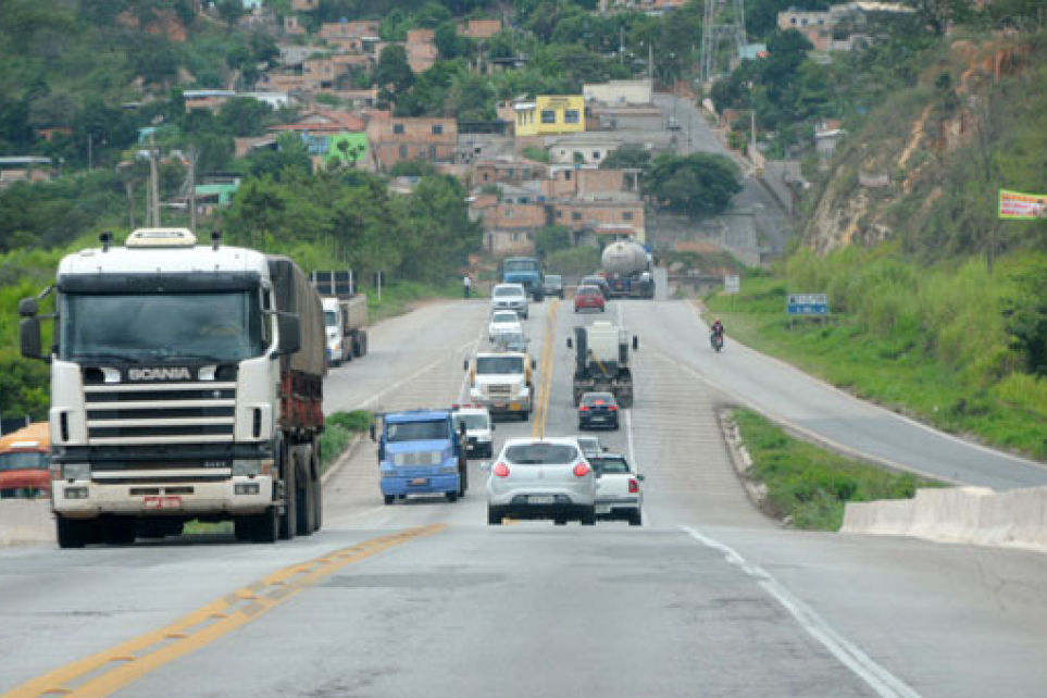 Artigo - As razes da grave crise no mercado de caminhes