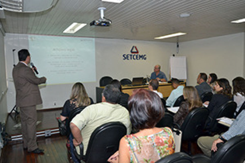 Caf com Palestra do Setcemg aborda o eSocial