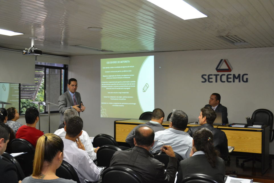 Lei 13.103/15 foi tema de treinamento no Setcemg