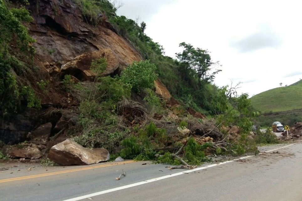 Proibido trfego de veculos pesados em ponte de Mira utilizada como desvio aps interdio de trecho da BR-116