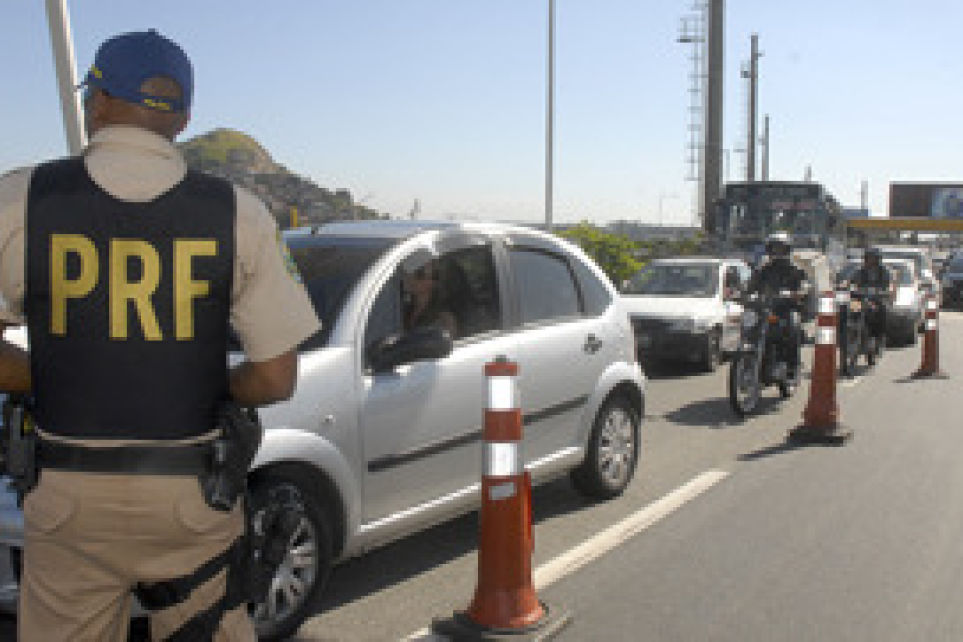 PRF informa restrio de trfego de veculos de carga nas rodovias no feriado de 12 de outubro