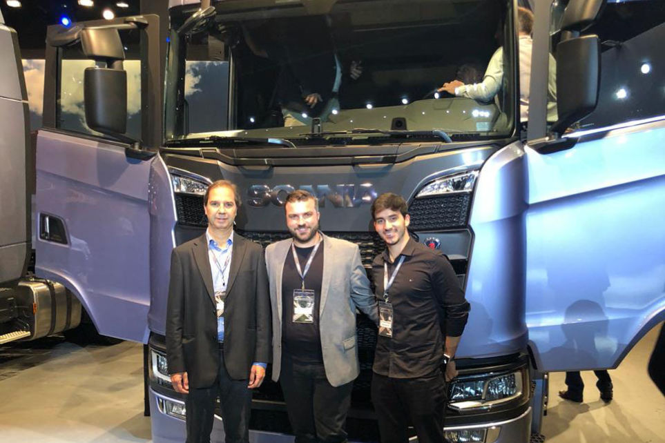 Presidente da Fetcemg visita fbrica da Scania