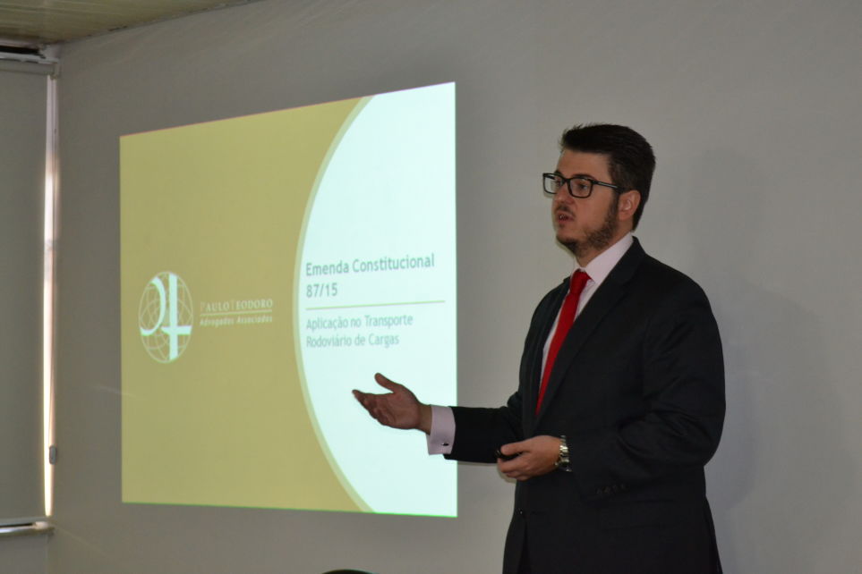 Caf com Palestra apresenta a Emenda Constitucional n 087/15