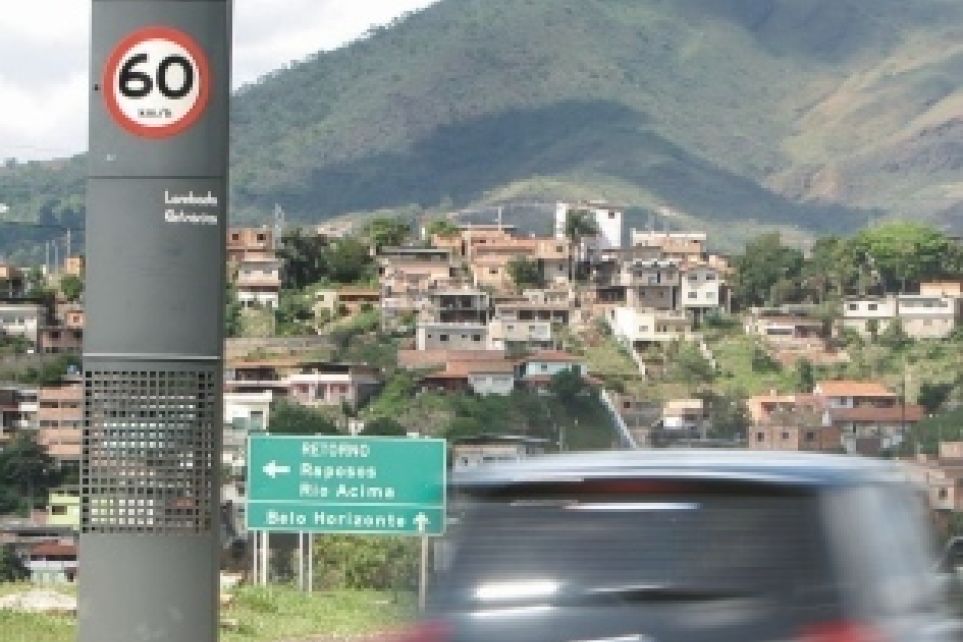 Estradas mineiras sem fiscalizao por radar em pleno perodo de frias