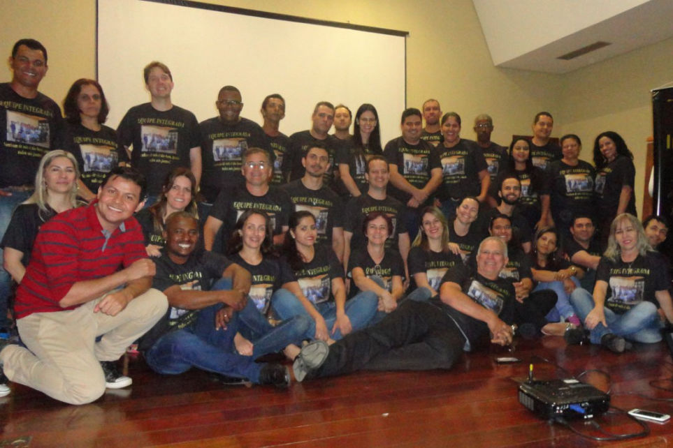 Colaboradores do Sest Senat de Uberlndia (MG) participam de dinmica de grupo