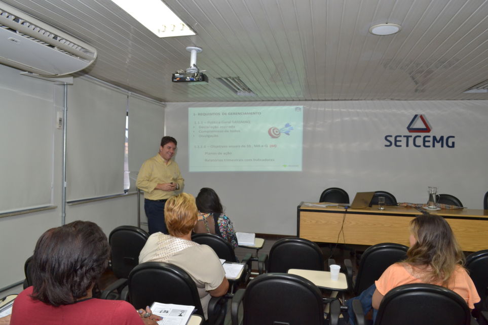 Setcemg discute custos, avaliao de desempenho, SASSMAQ e e-Social em treinamentos da semana