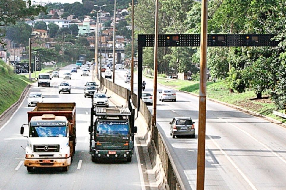 Limitao de veculos pesados no Anel Rodovirio de BH esbarra em aval do Dnit e rota alternativa