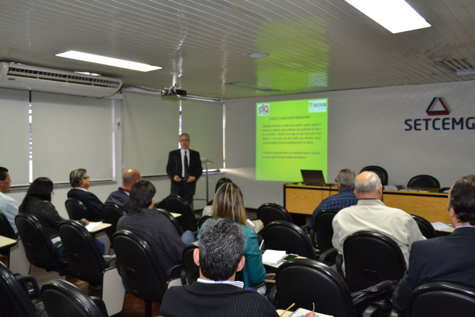 Setcemg discute a educao financeira em palestra 