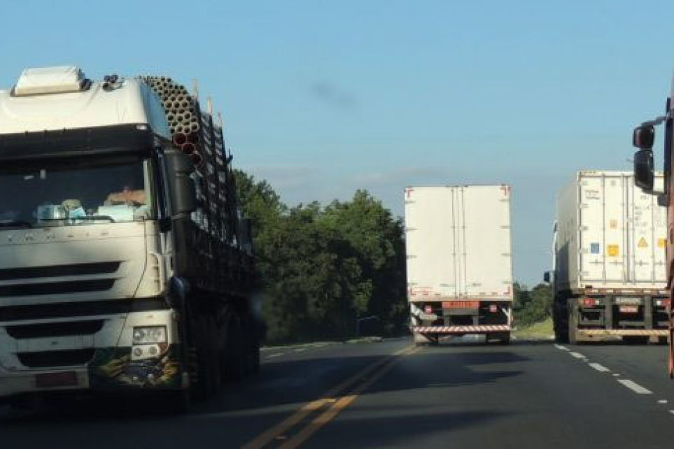 Contrato comercial entre motorista autnomo e transportadora no caracteriza vnculo empregatcio