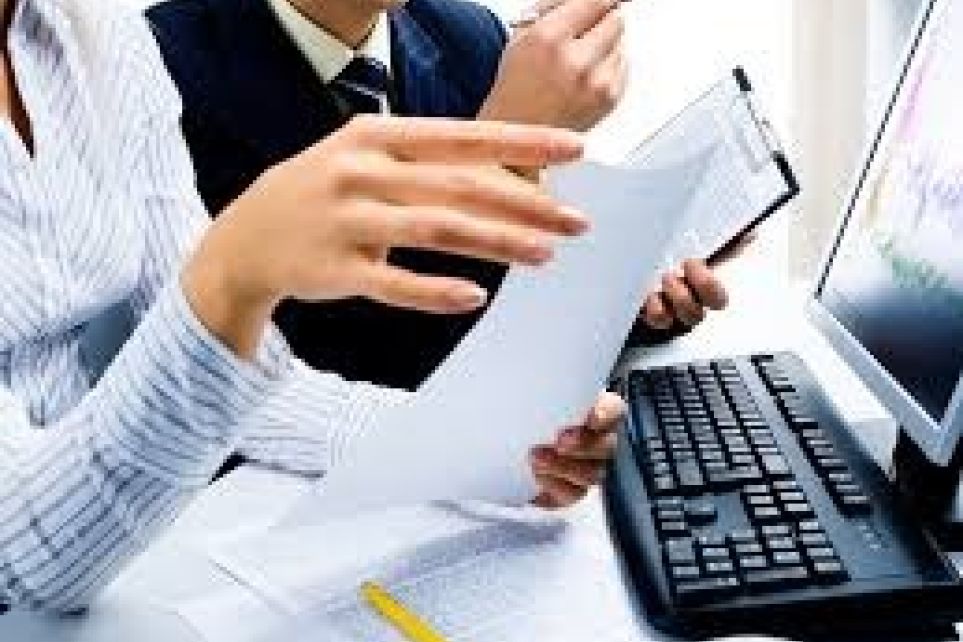 Auxiliar administrativo  tema de capacitao em Divinpolis