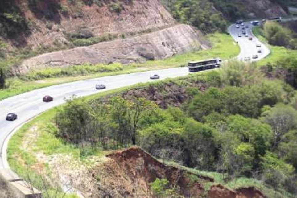 Mais um obstculo para eliminar as curvas da BR-381