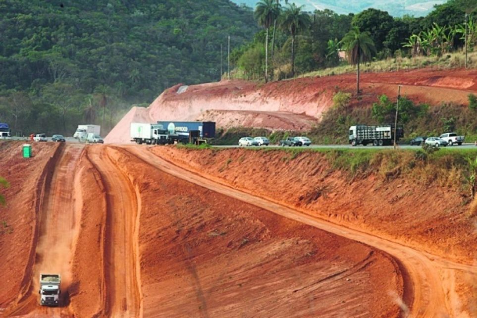 BR-381 - Gasto com vtimas pagaria 50% de reforma em trecho crtico 