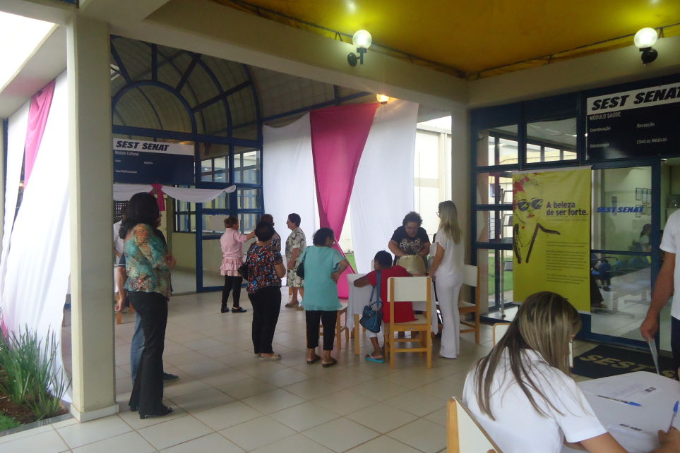 Sest Senat comemorou o Dia Internacional da Mulher