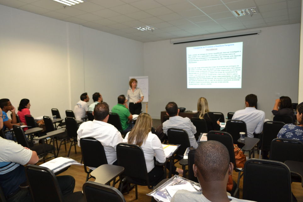Setcemg realiza capacitao de profissionais do transporte