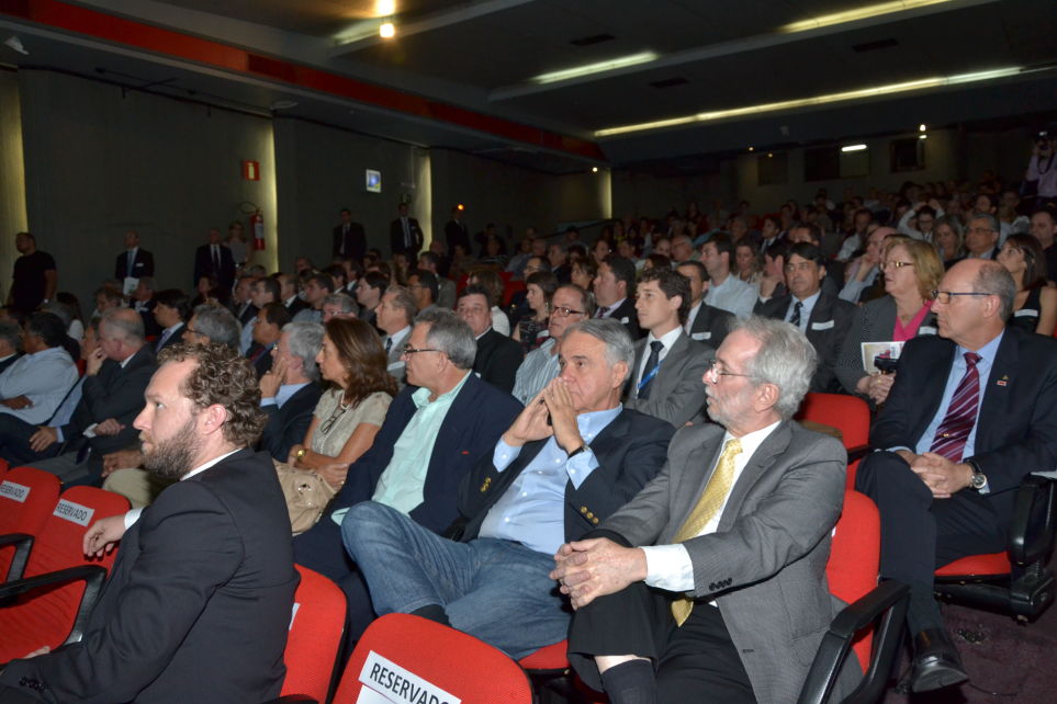 Candidatos ao Governo de Minas Gerais apresentam suas propostas aos empresrios