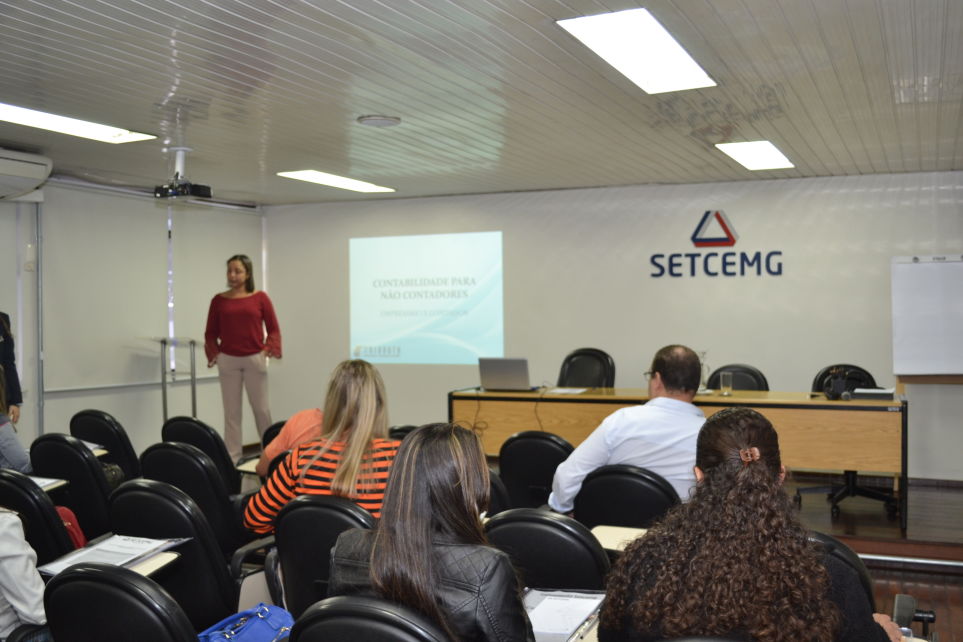 Setcemg discutiu contabilidade e desonerao na folha de pagamento