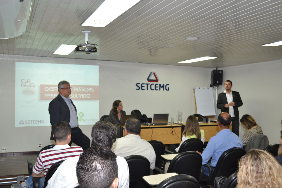 Caf com Palestra discutiu a gesto de pessoas para o resultado