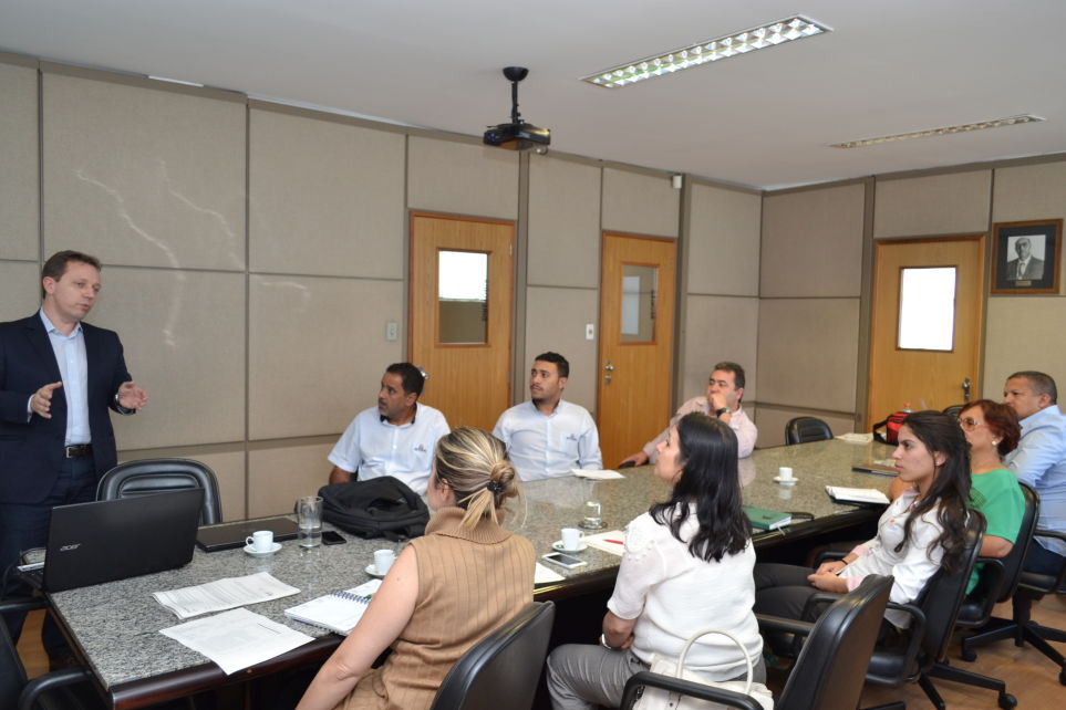 Representantes da Fetcemg e dos sindicatos filiados se reuniram para discutir os procedimentos operacionais do RNTRC