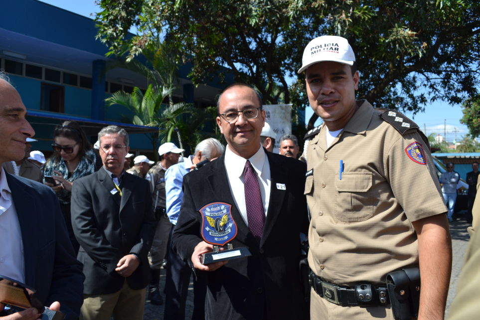 Vander Costa recebe homenagem do BPMRv