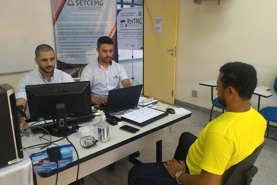 Setcemg realiza inscrio e atualizao do RNTRC em Patos de Minas