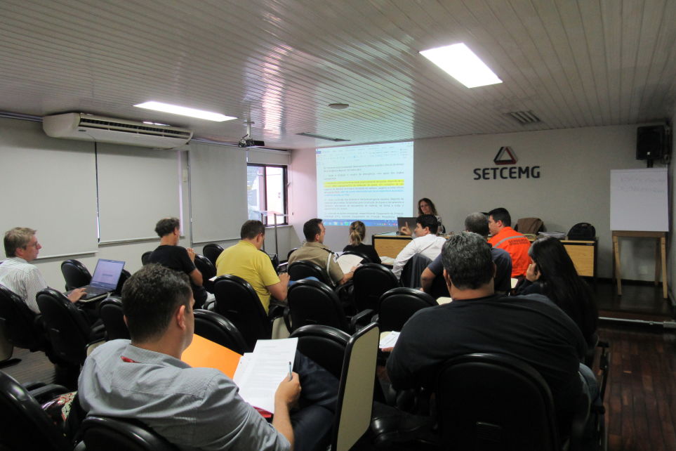 Setcemg recebe Comisso Regulamentadora da nova lei ambiental 