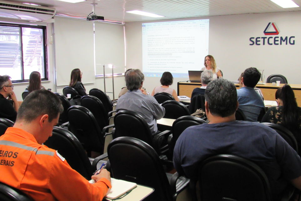 Decreto para regulamentao da Lei Estadual de transporte de produtos perigosos foi discutido em reunio