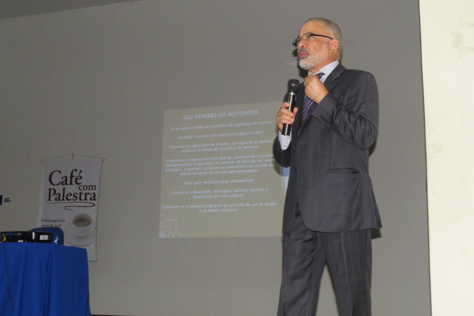 Caf com Palestra apresentou os efeitos da Lei 13.103/15 em Governador Valadares