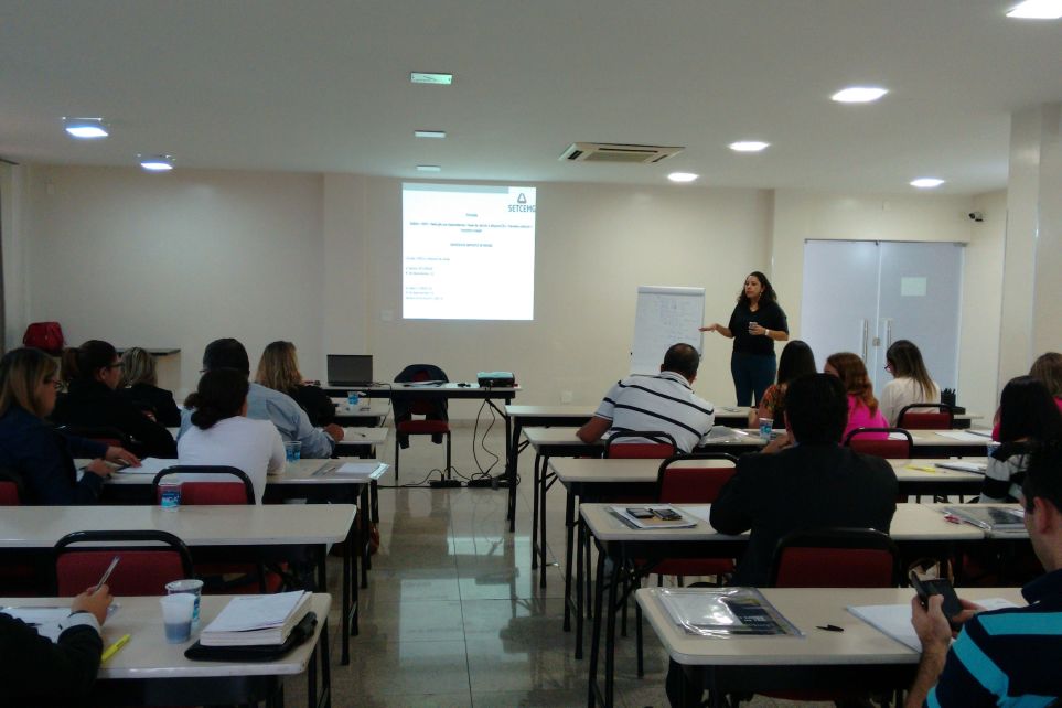 Clculos trabalhistas  sucesso em treinamento do Setcemg