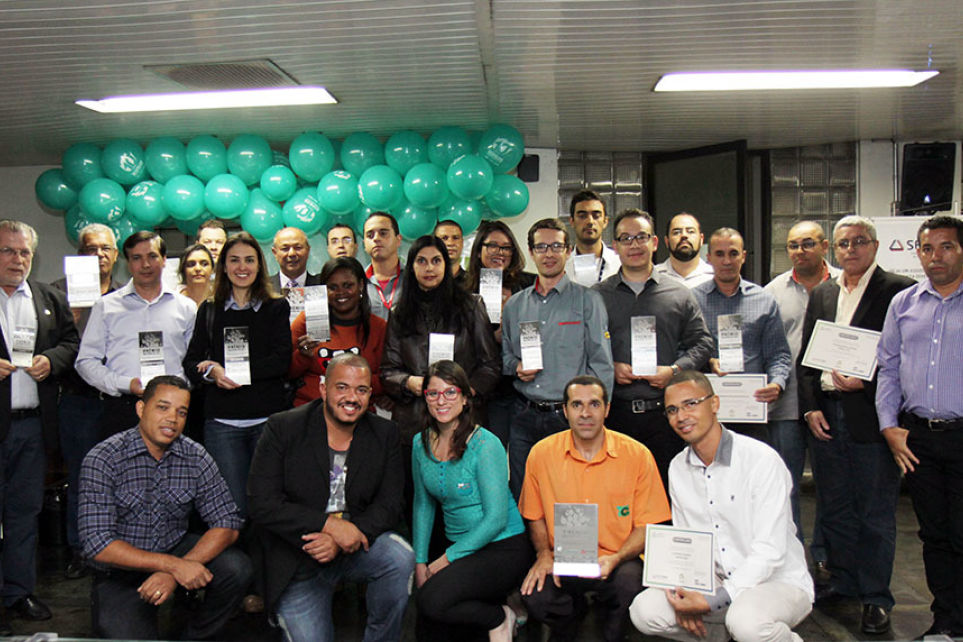 Empresas de transporte de cargas so premiadas pelo comprometimento com o meio ambiente