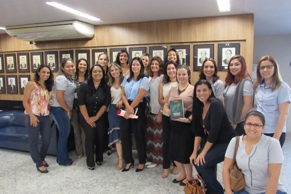 Setcemg e Fetcemg comemoram o Dia Internacional das Mulheres com Tarsia Gonzalez