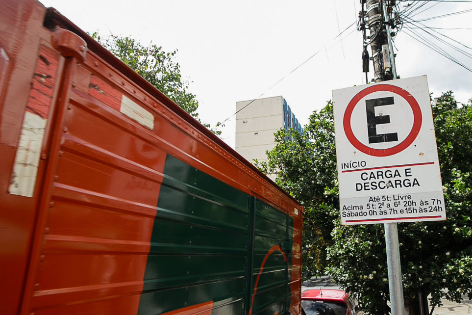 Reunio na BHTrans define mudanas para a carga e descarga na Avenida Silviano Brando