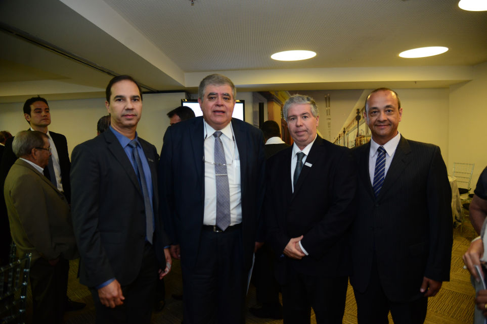 Lideranas dos transportadores renem-se com Ministro em BH