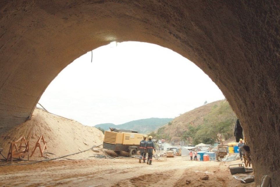 Obras na BR-381 j turbinam economia de cidades vizinhas