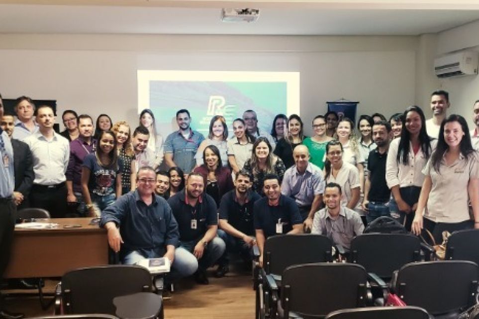 GT RH discute controle de jornada em reunio