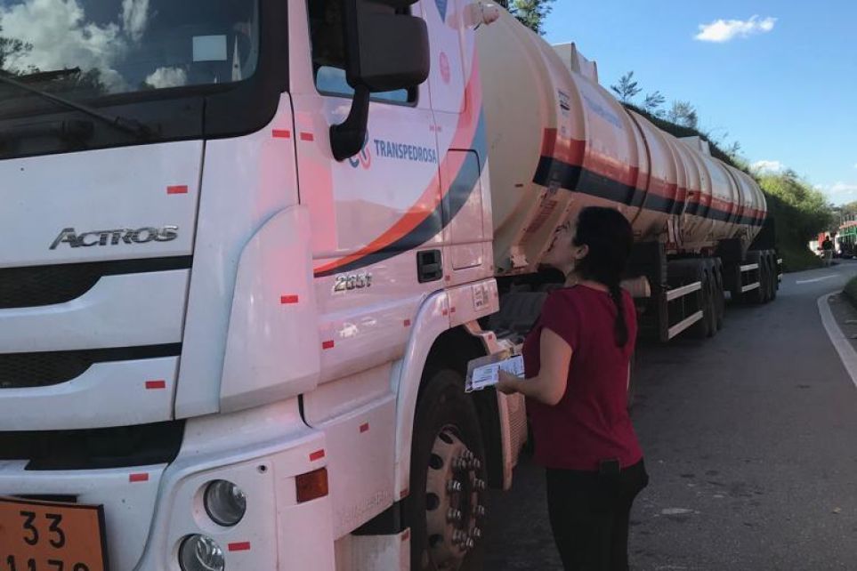 Fetcemg e Setcemg participam de blitz sobre transporte de cargas perigosas