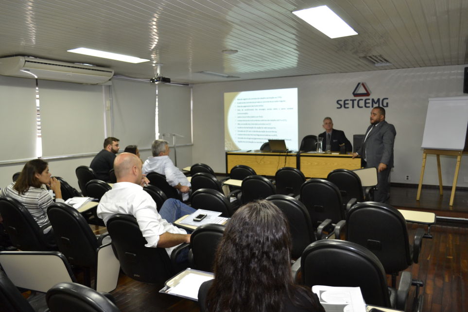 Discusses jurdicas nas capacitaes do Setcemg