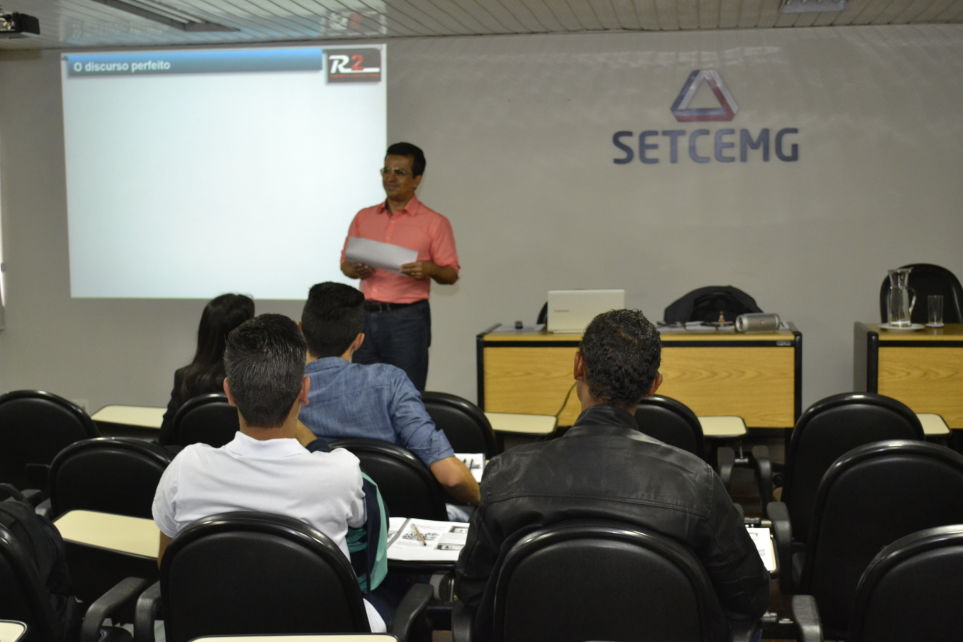 Curso de Comunicao e Oratria encerra a programao de capacitaes de 2017