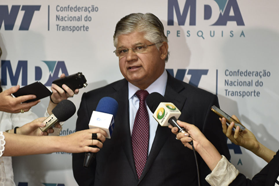 Clsio Andrade apresenta resultados da 133 Pesquisa CNT/MDA 