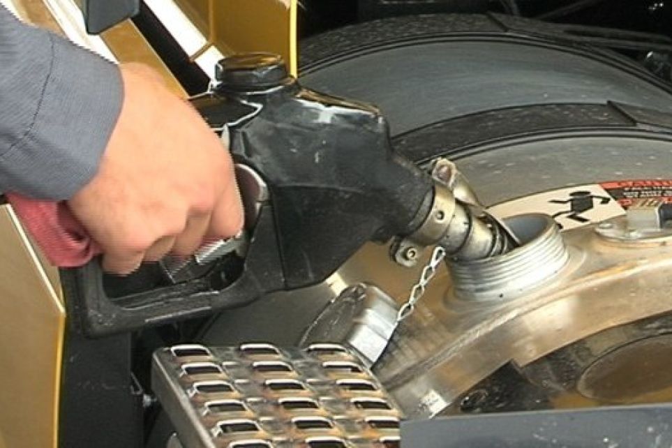 Governo aumenta tributao e volta a cobrar a Cide no diesel e gasolina