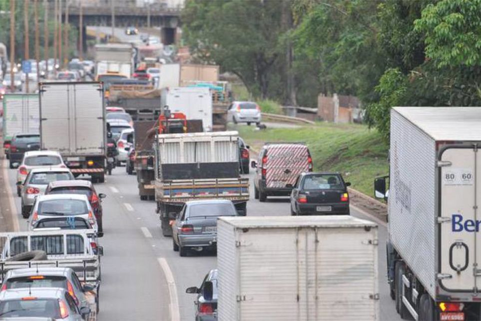 Solues contra acidentes no Anel Rodovirio esbarram em obstculos
