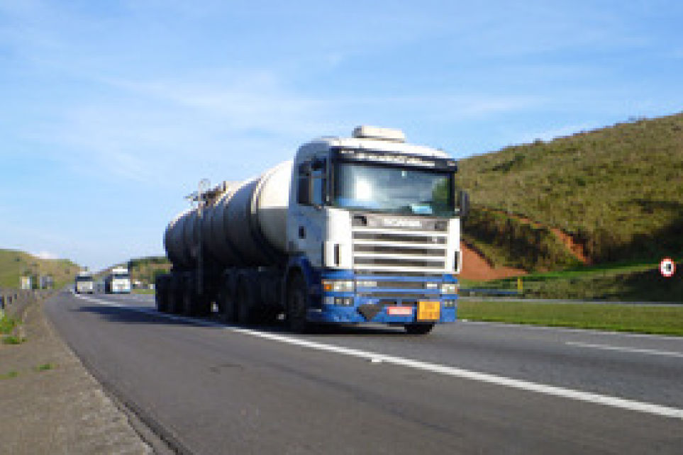 Indstria de implementos rodovirios prev retrao em 2014