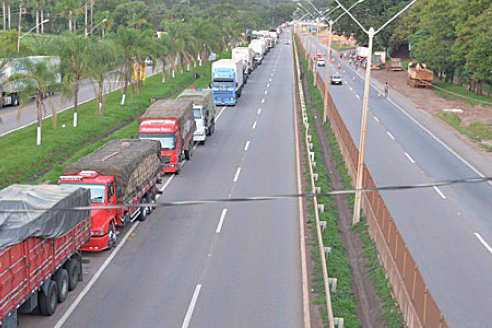 Setcemg alerta para possvel paralisao de caminhoneiros no dia 9 de novembro