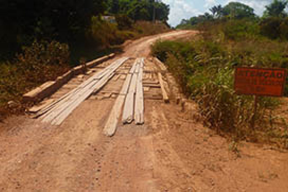 M qualidade das rodovias deixa transporte, em mdia, 25% mais caro
