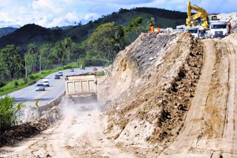 BR-381 - Obras esto totalmente paradas 